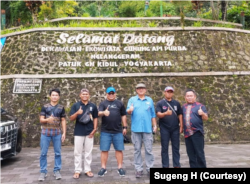 Bagian dari pelaku wisata Malaysia yang berkunjung ke desa wisata Nglanggeran, Gunungkidul, DIY, Jumat (3/2) di sela mengikuti ATF. (Foto: Courtesy/Sugeng H)
