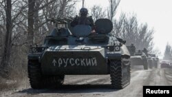 Konvoj ruskih oklopnih vozila u oblasti Volnovahe, mart 2022.