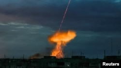 Ledakan terjadi di Kherson, Ukraina, meyusul serangan drone Rusia, Jumat, 26 Juli 2024. (Foto: Stringer/Reuters)