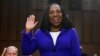 Ketanji Brown Jackson (51 tahun) menjadi perempuan kulit hitam pertama yang menjabat sebagai Hakim Agung AS (foto: dok). 