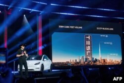 CEO Tesla Motors Elon Musk berbicara di pesta pembukaan perusahaan manufaktur "Cyber Rodeo" Giga Texas pada 7 April 2022 di Austin, Texas. (Foto: AFP)