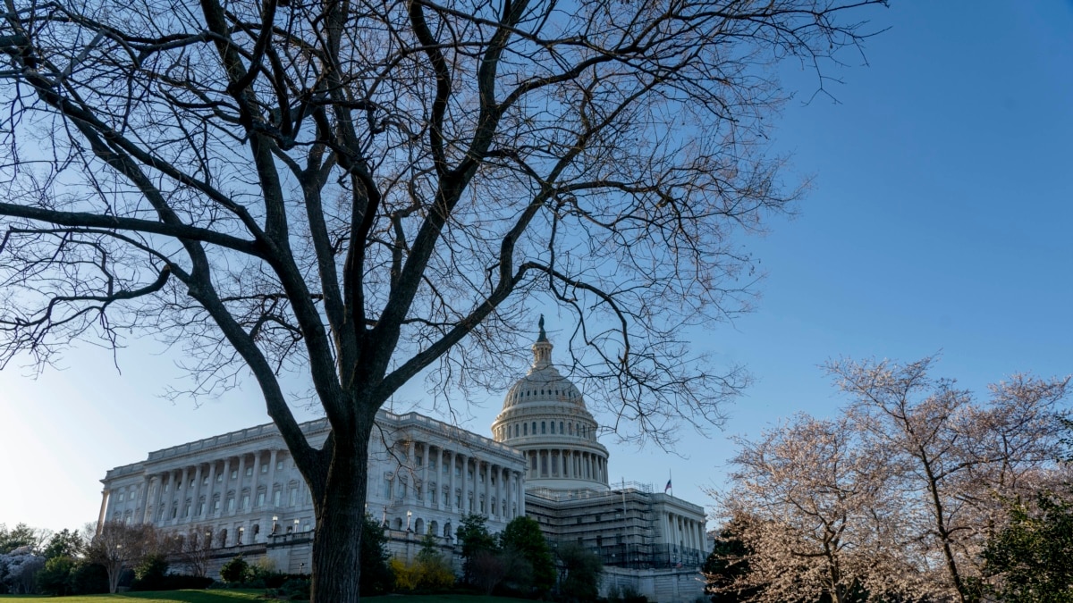 Senate Votes Unanimously On Two Bills To Punish Russia