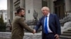 보리스 존슨(오른쪽) 영국 총리가 지난 9일 우크라이나 수도 크이우(러시아명 키예프)를 방문해 볼로디미르 젤렌스키 대통령과 회동하고 있다. (자료사진)