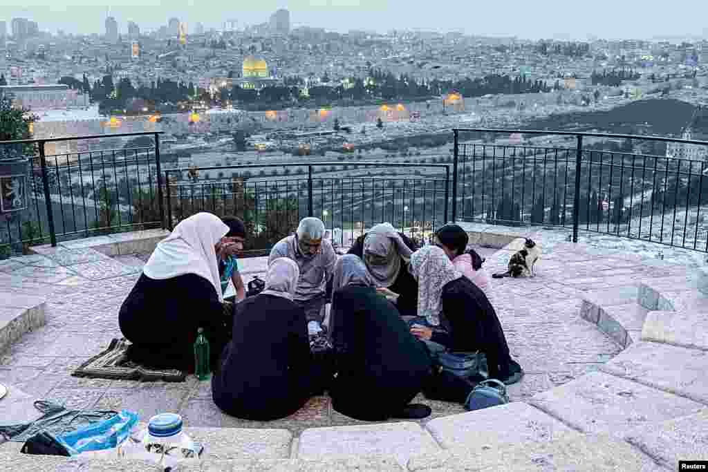 A Muslim family&nbsp;break their fast by a&nbsp; location overlooking Jerusalem&#39;s Old City during the holy month of Ramadan, April 5, 2022.