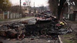 布查居民在废墟中期盼和平