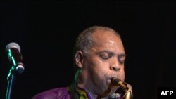 Mwanamziki kutoka Nigeria Femi Kuti, mwanawe mwanamziki mashuhuri Femi Kuti kwenye tamasha la Urban Music of Anoumabo mjini Abidjan April 28, 2019