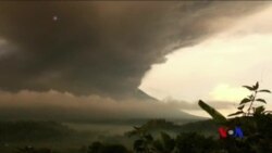 巴厘島阿貢火山再度爆發 部份國際航班取消 (粵語)