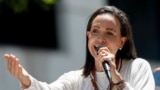 ARCHIVO - María Corina Machado, dirigente opositora venezolana, habla durante una manifestación política en Caracas, el 28 de agosto de 2024.