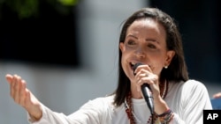 ARCHIVO - María Corina Machado, dirigente opositora venezolana, habla durante una manifestación política en Caracas, el 28 de agosto de 2024.