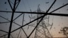 نئی دہلی کے مضافات میں بجلی کی تاروں کے ٹاورز (فائل فوٹو)