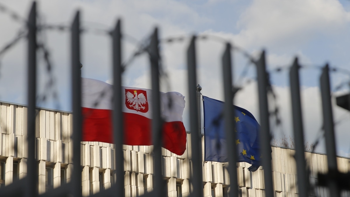 Russia Expels 45 Polish Embassy And Consulate Staff In Retaliatory Move