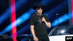 CEO Tesla Motors Elon Musk berbicara di pesta pembukaan pabrikan Tesla Giga Texas 'Cyber Rodeo' pada 7 April 2022 di Austin, Texas. (Foto: AFP)