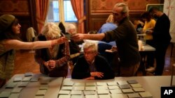 Gjatë procesit të numërimit të votave në Marsejë (10 prill 2022)