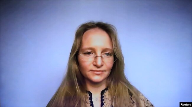 Katerina Tikhonova, wakil direktur Institut Penelitian Matematika Sistem Kompleks di Universitas Negeri Moskow, putri Presiden Rusia Vladimir Putin, di Saint Petersburg, Rusia. (Foto: REUTERS/Evgenia Novozhenina)