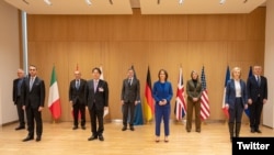 토니 블링컨(가운데) 가운데 미 국무장관을 비롯한 주요 7개국(G7) 외교장관들. (자료사진)