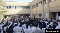 نمایی از اعتراضات دانشجویان پس از کشته شدن مهسا امینی، دانشگاه تبریز - آرشیو