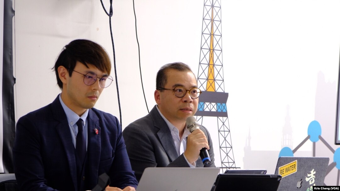 傳協董事之一、前香港有線電視財經台台長顏寶剛 (右) (美國之音鄭樂捷)