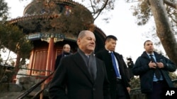 時任德國副總理兼財政部長的朔爾茨訪問中國期間在北京的景山公園。（2019年1月17日）