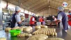 Elaboración de t'anta wawas en Inpasa