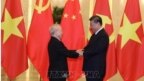 Tổng bí thư Việt Nam Nguyễn Phú Trọng được người đồng cấp phía Trung Quốc, Chủ tịch kiêm Tổng bí thư Tập Cận Bình, đón tiếp tại Đại lễ đường Nhân dân ở Bắc Kinh hôm 31/10.