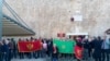 Stotinak građana Budve protestovalo je zbog najave da će ambasador Srbije položiti venac na spomen ploču na ulazu u stari grad, 11. novembra 2020.