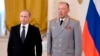 블라디미르 푸틴(왼쪽) 러시아 대통령과 알렉산드르 드보르니코프 남부군관구 사령관. (자료사진) 