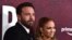 Ben Affleck et Jennifer Lopez arrivent à la première de "The Tender Bar" le 12 décembre 2021 au TCL Chinese Theatre de Los Angeles.
