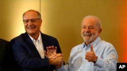 Geraldo Alckmin, antigo candidato presidencial, e Lula da Silva, ex-Presidente, anunciam candidatura às eleições de Outubro, São  Paulo, 8 Abril 2022
