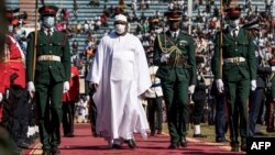 Le président de la Gambie Adama Barrow lors de sa cérémonie d'investiture au stade de l'Indépendance de Bakau, à Banjul, le 19 janvier 2022.