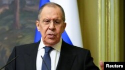 Cette visite, la première de Sergueï Lavrov en Algérie depuis 2019, coïncide avec le 60e anniversaire de l'établissement des relations diplomatiques entre la Russie et l'Algérie.