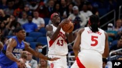 Pascal Siakam et Precious Achiuwa, les deux Africains des Toronto Raptors face au Magic d'Orlando.