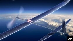 Le drone Solara 50 de la société Titan Aerospace, un fabricant de drones à énergie solaire, utilisé par Facebook.