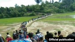 မောင်တောဒေသခံပြည်သူများ ထွက်ပြေးတိမ်းရှောင်နေကြစဉ် (သတင်းဓာတ်ပုံ- လူကယ်ပြန်ဝန်ကြီး ဒေါက်တာဝင်းမြတ်အေး)