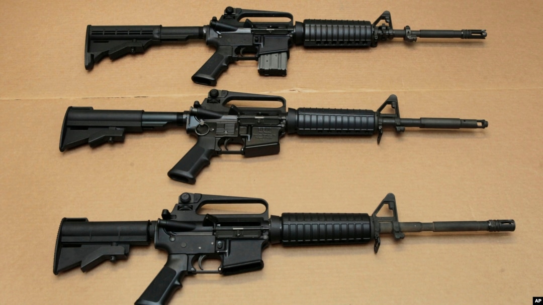 Ba loại súng trường tấn công AR-15.