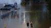 Jalanan yang terdampak banjir yang dipicu oleh badai Ida di Philadelphia, 2 September 2021. (AP Photo/Matt Rourke)