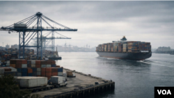 美国贸易逆差降至2009年以来的最低水平。
