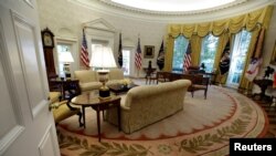 Kantor Oval (The Oval Office), Gedung Putih, Washington DC, 22 Agustus 2017.