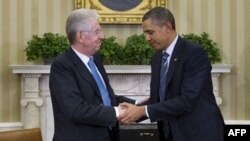 Italijanski premijer Mario Monti i predsednik Barak Obama tokom susreta u Beloj kući
