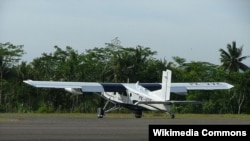 Pesawat charter jenis Pilatus Turbo Porter milik maskapai Susi Air lepas landas dari Airport Nusawiru, Jawa Barat (Foto: dok). Jenis pesawat inilah yang jatuh di Kalimantan Timur dan menewaskan penumpangnya, warga Australia