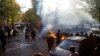 伊朗民众不惧镇压继续抗议