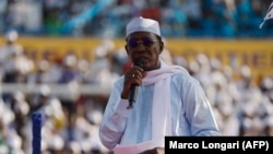 Le président tchadien Idriss Déby Itno s'adresse à ses partisans lors de son meeting de campagne électorale à N'djamena, le 09 avril 2021. 