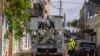 Trabajadores de electricidad realizan reparaciones en la comunidad de Puerta de Tierra tras el paso de la tormenta tropical Ernesto en San Juan, Puerto Rico, el jueves 15 de agosto de 2024. 