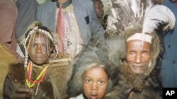 Des membres de la tribu Ogiek au cours d’une procédure judiciaire à Nairobi, Kenya, 18 novembre 1999.