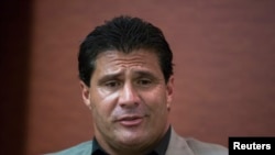 Jose Canseco s'est blessé par balle en nettoyant son fusil (Reuters)