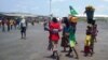 Mulheres e crianças a procura de refúgio do aeroporto internacional de Bangui, 28 Ago. 2013. 