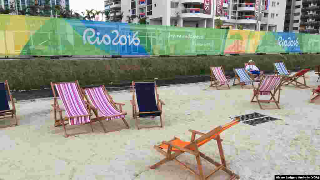 Des hamacs dans le village olympique pour un bon moment de détente, à Rio de Janeiro, Jeux Olympiques de 2016, Brésil
