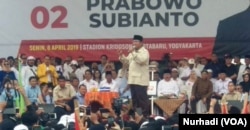 Prabowo Subianto berpidato di depan pendukungnya di Kridosono, Yogyakarta. Senin, 8 April 2019. (Foto:VOA/Nurhadi)