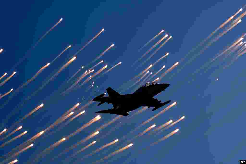 Belarus&#39; Yakovlev Yak-130 aircrafts take part in a military parade to mark the 75th anniversary of the Soviet Union&#39;s victory over Nazi Germany in World War II, in Minsk, May 9, 2020.