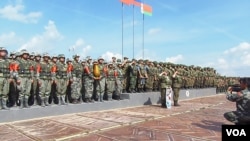 2015年8月在俄羅斯舉辦的一場軍事比賽活動中的中國、俄羅斯和白俄羅斯軍隊。