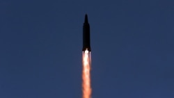 북한이 지난 11일 극초음속미사일 시험발사에 성공했다며 사진을 공개했다.